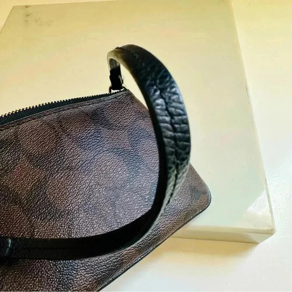 Coach Corner Zip Wristlet In Signature Leather - Picture 6 of 7